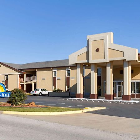 Days Inn By Wyndham Lawton Esterno foto