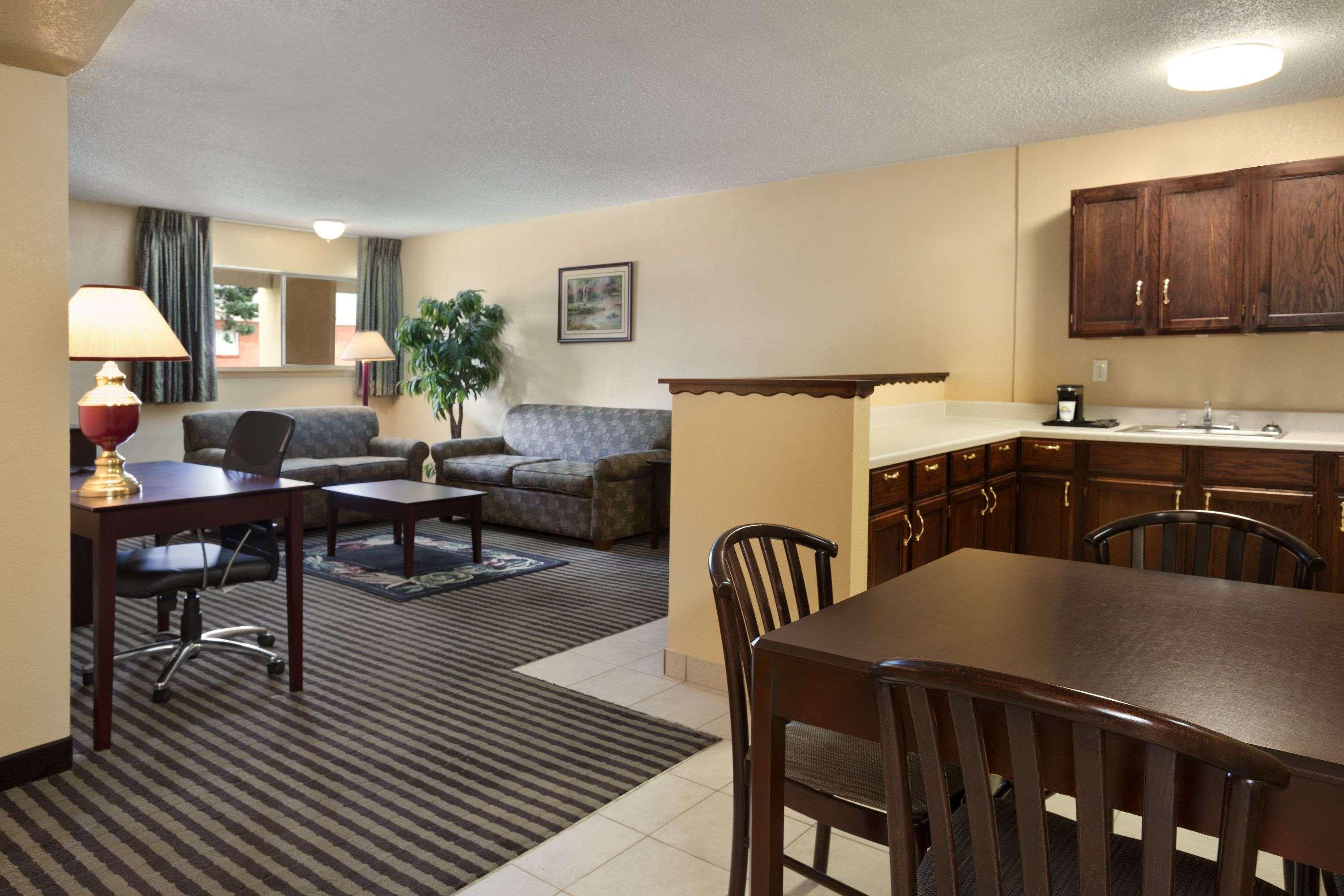 Days Inn By Wyndham Lawton Esterno foto