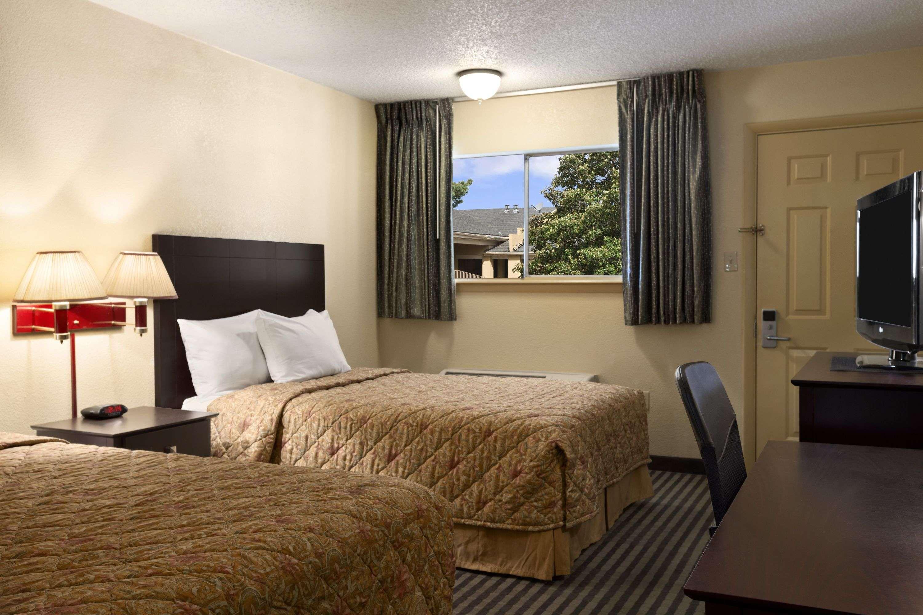 Days Inn By Wyndham Lawton Esterno foto