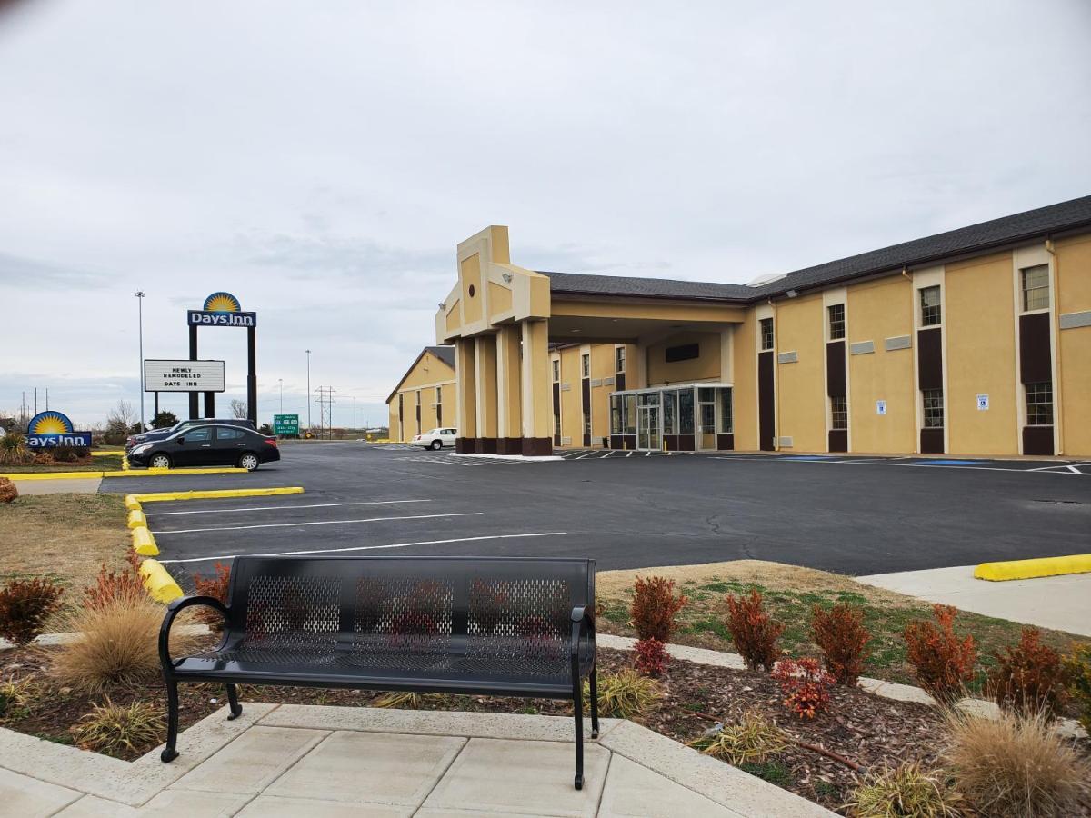 Days Inn By Wyndham Lawton Esterno foto