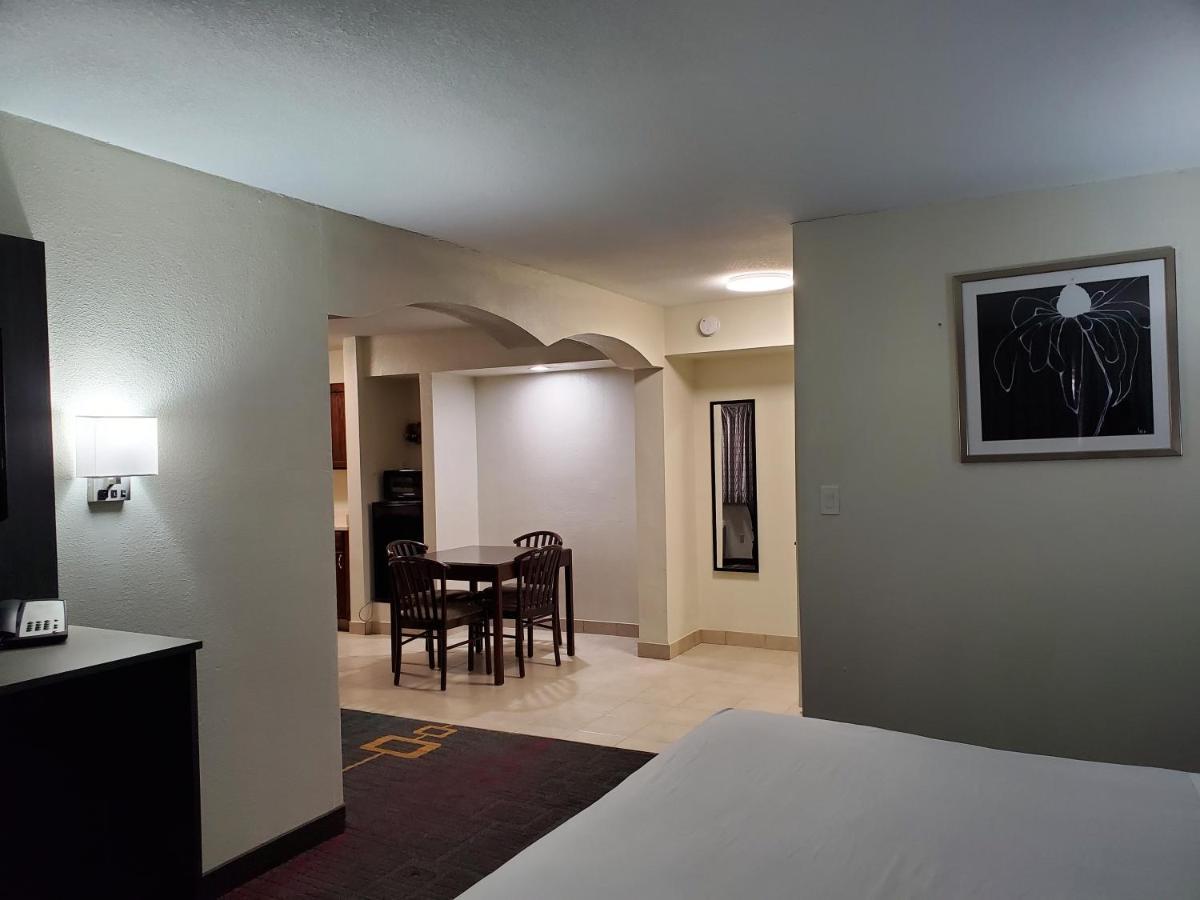 Days Inn By Wyndham Lawton Esterno foto